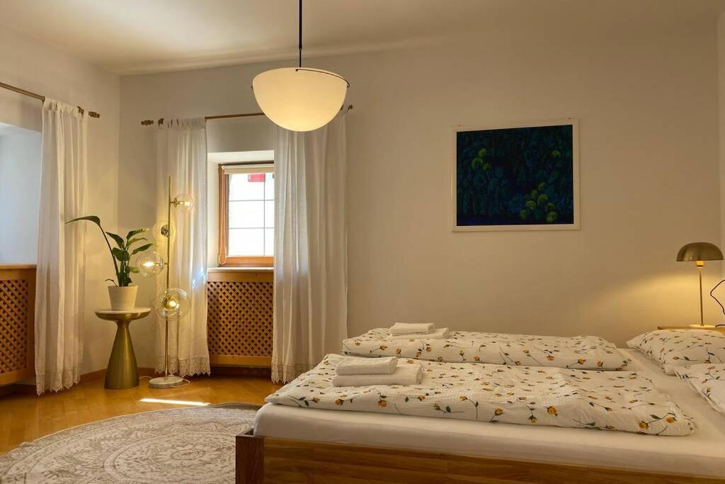 Grosse Wohnung Mit Garagenparkplatz Fiè Exterior foto